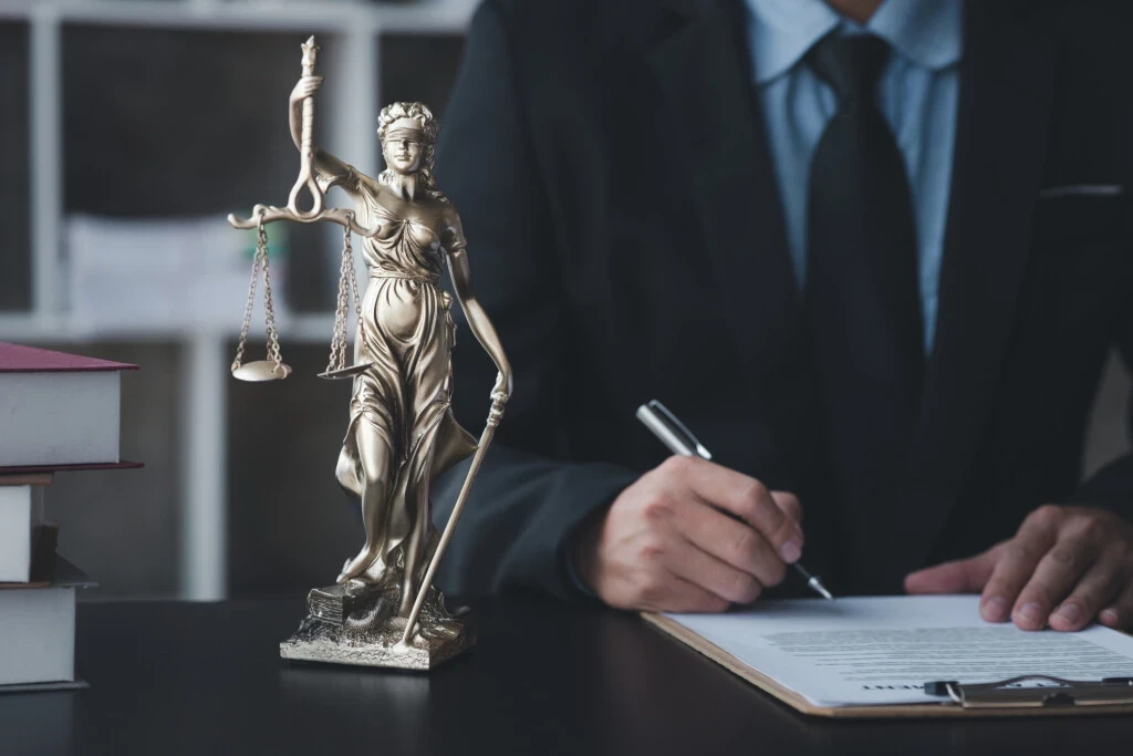 Difference Between Attorney vs Lawyer